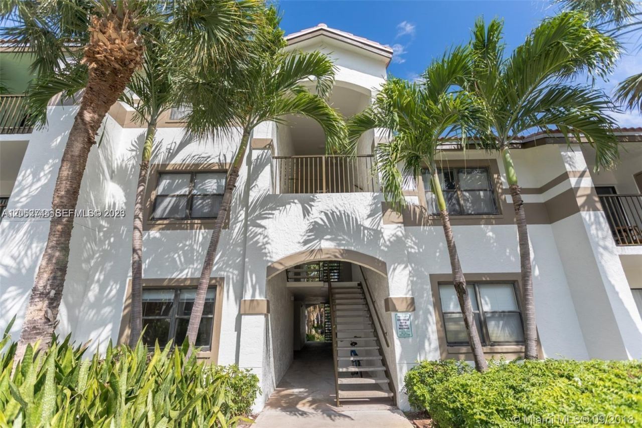560 S Park , Unit 7-23, Hollywood, FL 33021 Photo