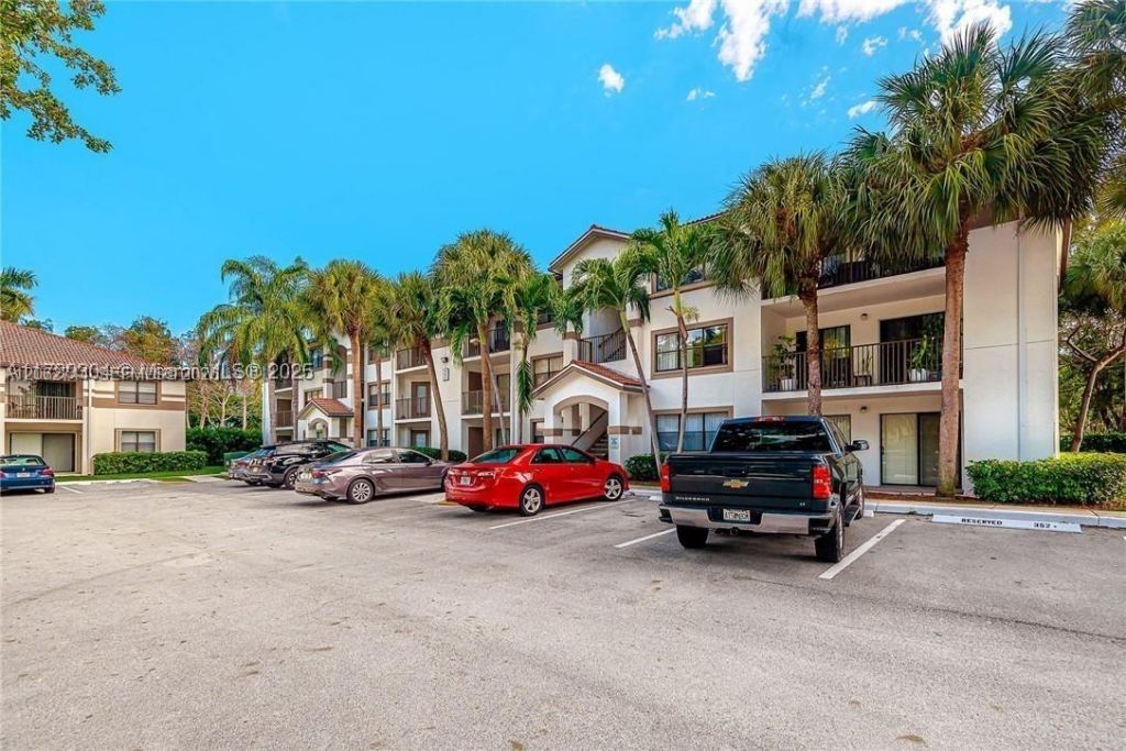 560 S Park , Unit 7-23, Hollywood, FL 33021 Photo