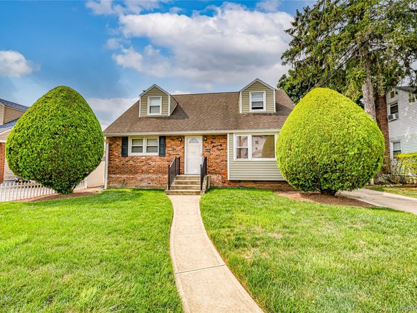 578 Northern Parkway , Uniondale, NY 11553