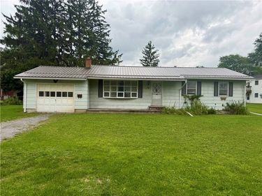 24 Genesee Street, Le Roy, NY 14482