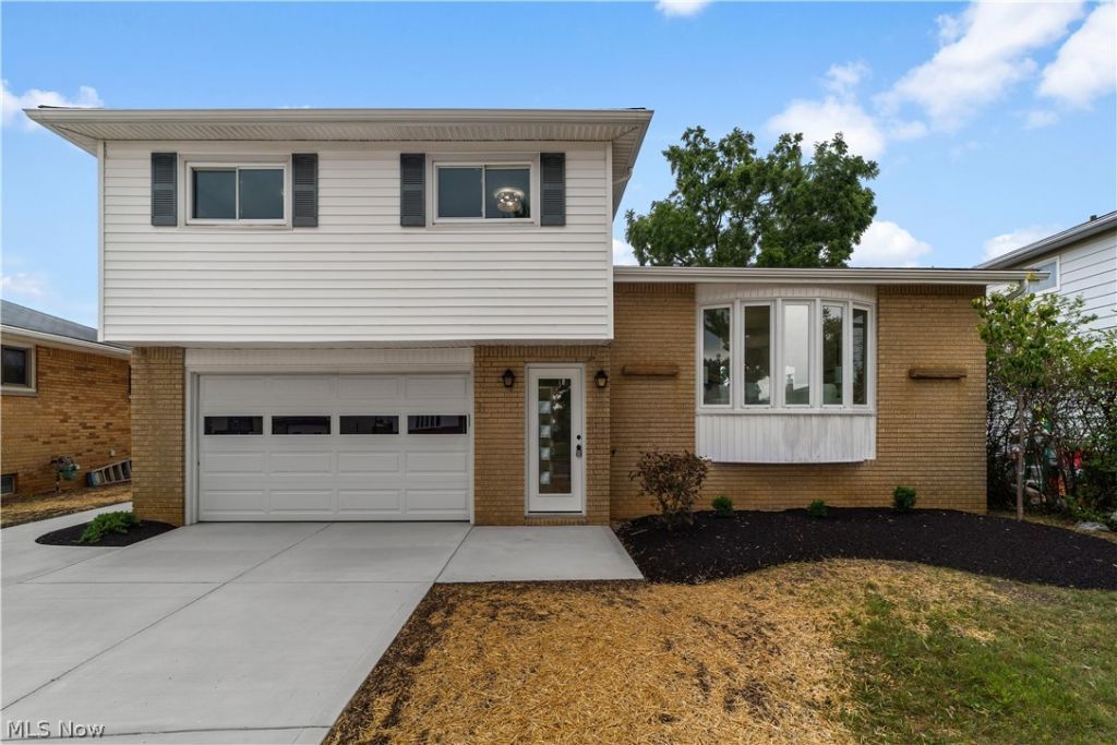 6881 Lantern Lane , Parma Heights, OH 44130 Main Photo
