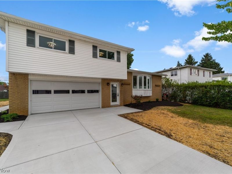 6881 Lantern Lane , Parma Heights, OH 44130 Photo 2