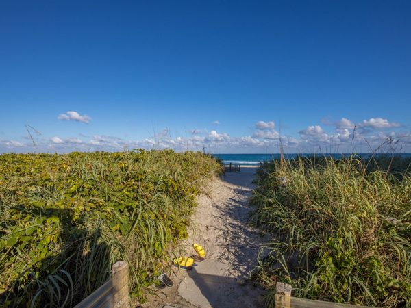 2565 S OCEAN Boulevard, Unit 1040, Palm Beach, FL 33480