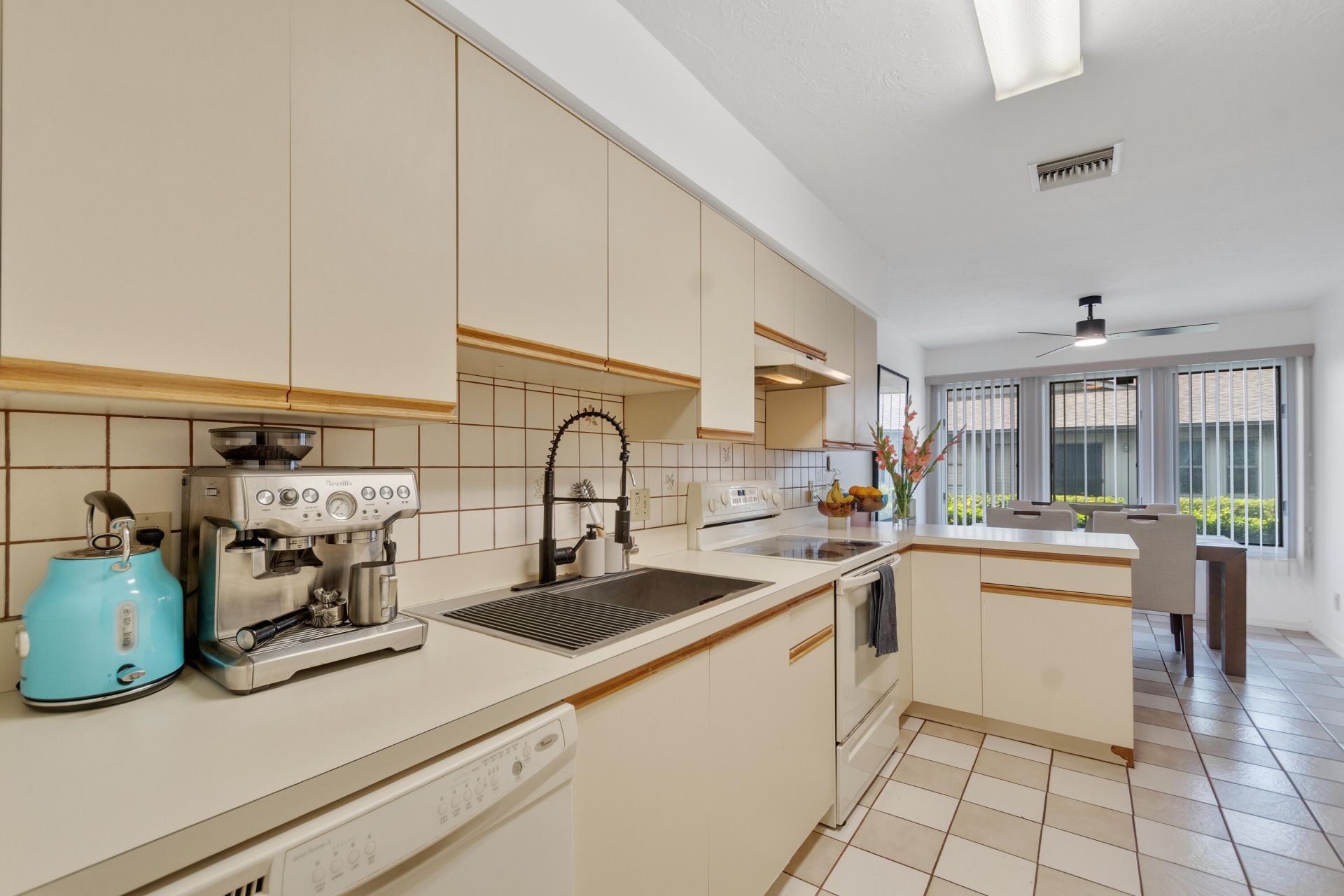 646 Centre Sw, Unit 102, Vero Beach, FL 32962 Photo