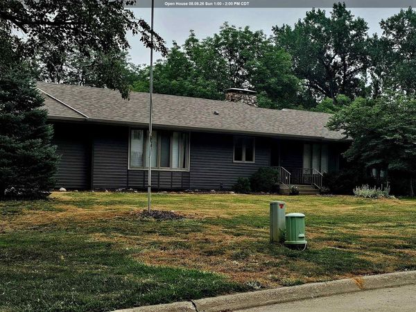 4412 MANOR CIR, Sioux City, IA 51104
