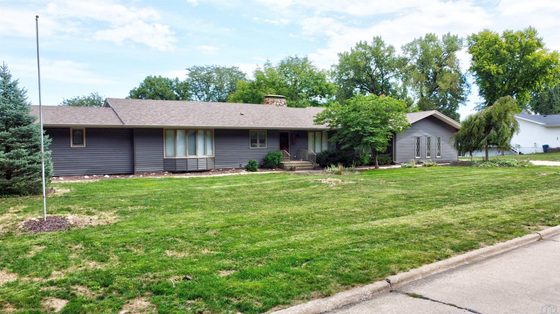 4412 MANOR CIR Sioux City, IA 51104