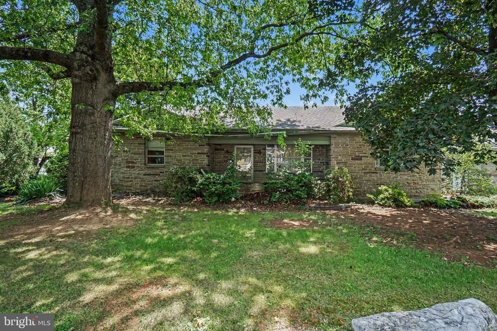 1042 MERCERSBURG ROAD, SAINT THOMAS, PA 17252