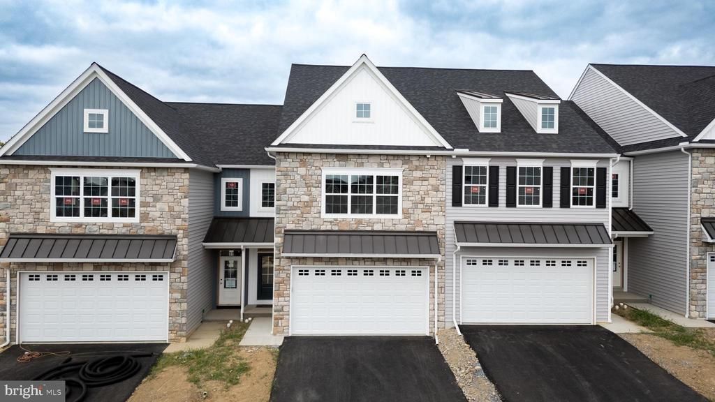 2442 Spring Water Circle, Lancaster, PA 17601 Main Photo