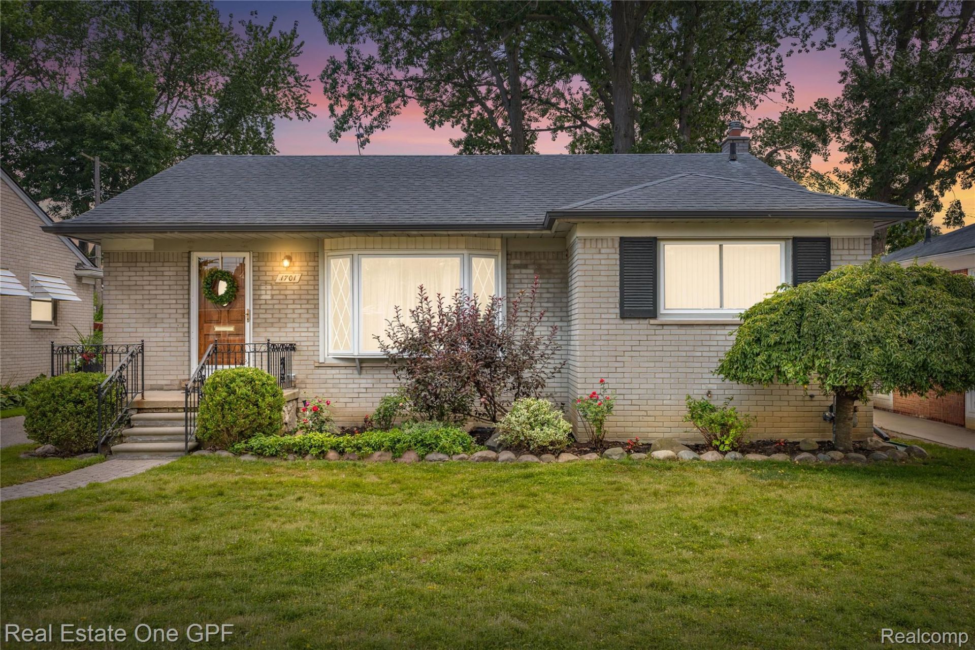 1701 Aline Drive, Grosse Pointe Woods, Mi 48236 Main Photo