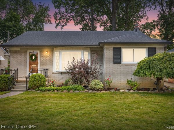 1701 Aline Drive, Grosse Pointe Woods, Mi 48236