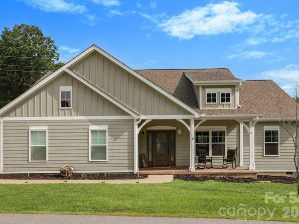8 Vedder Way, Swannanoa, NC 28778