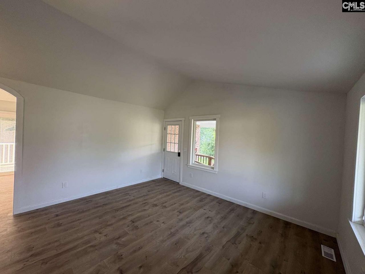 1465 Chestnut Road Photo 8