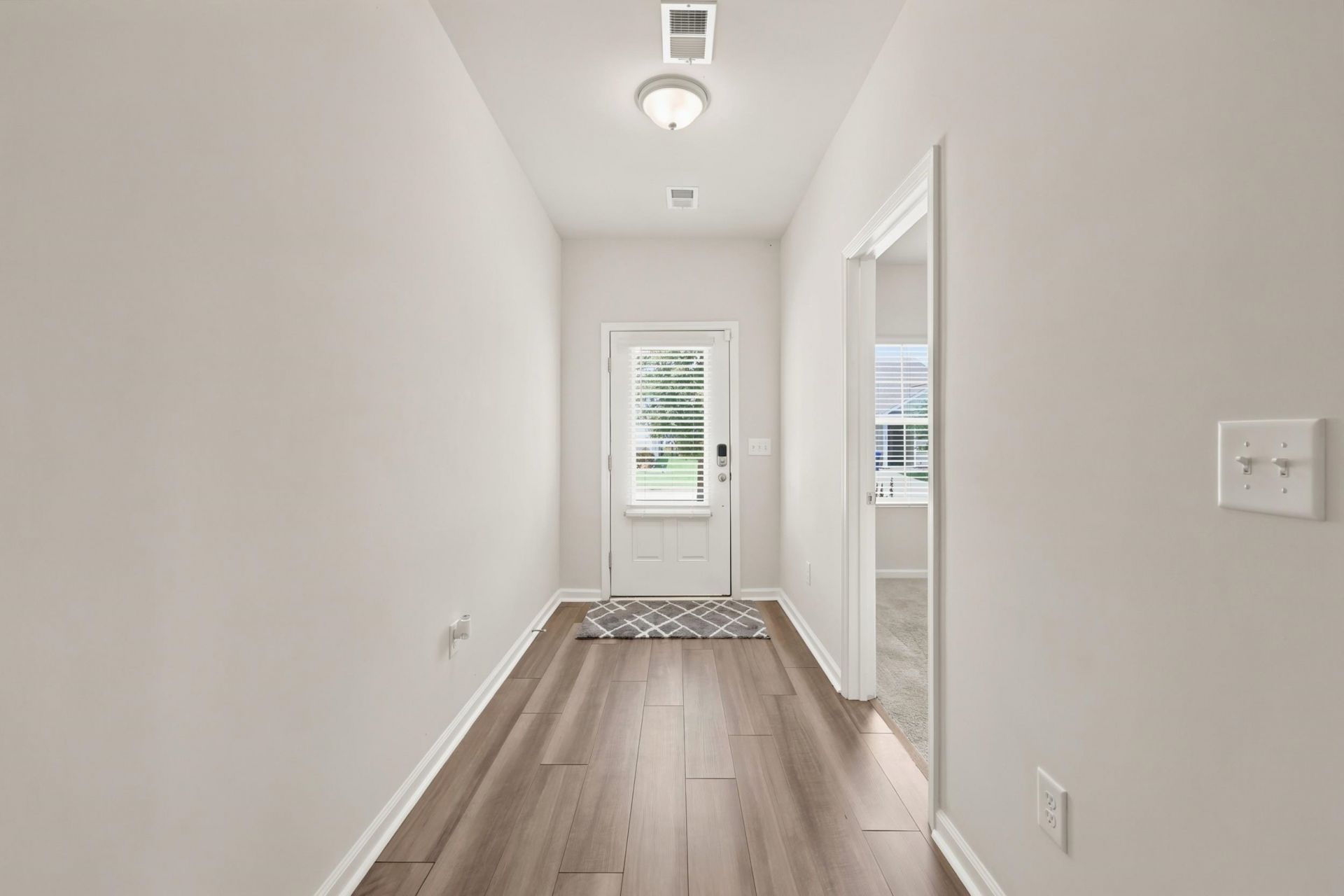 1250 Boswell Ct. Photo 5