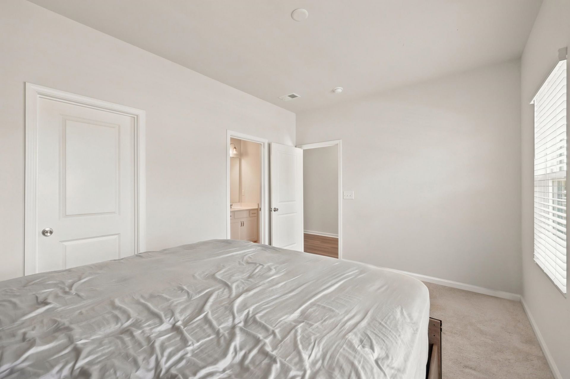 1250 Boswell Ct. Photo 7