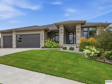 3930 S 213 Avenue, Elkhorn, NE 68022