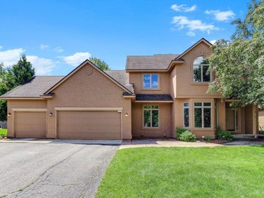 2413 Bridle Creek Trail, Chanhassen, MN 55317