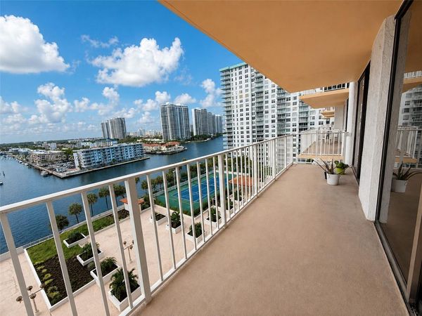 290 174th St , Unit 1005, Sunny Isles Beach, FL 33160