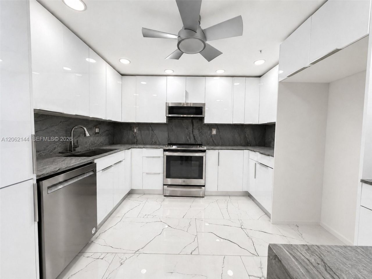 290 174th St, Unit 1005, Sunny Isles Beach, FL 33160 Photo