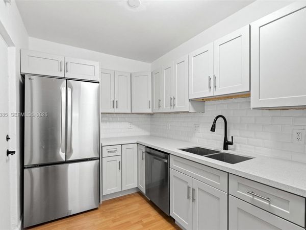 1880 S Treasure Dr , Unit 3D, North Bay Village, FL 33141