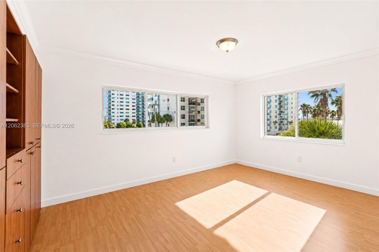 1880 S Treasure Dr , Unit 3D, North Bay Village, FL 33141 Photo