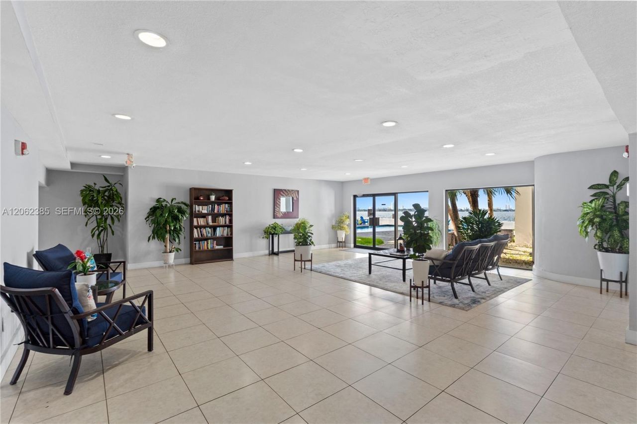 1880 S Treasure Dr , Unit 3D, North Bay Village, FL 33141 Photo