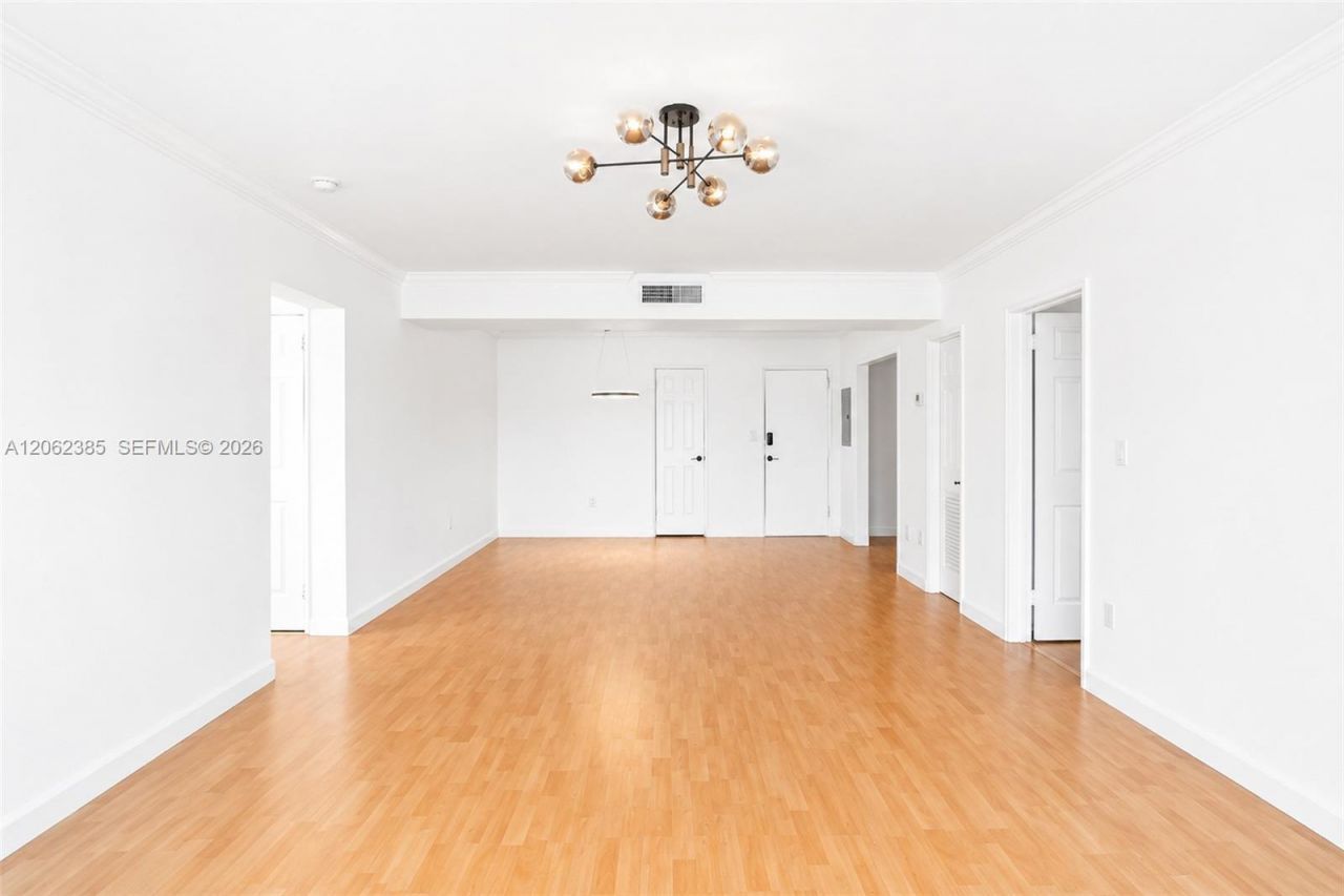 1880 S Treasure Dr , Unit 3D, North Bay Village, FL 33141 Photo