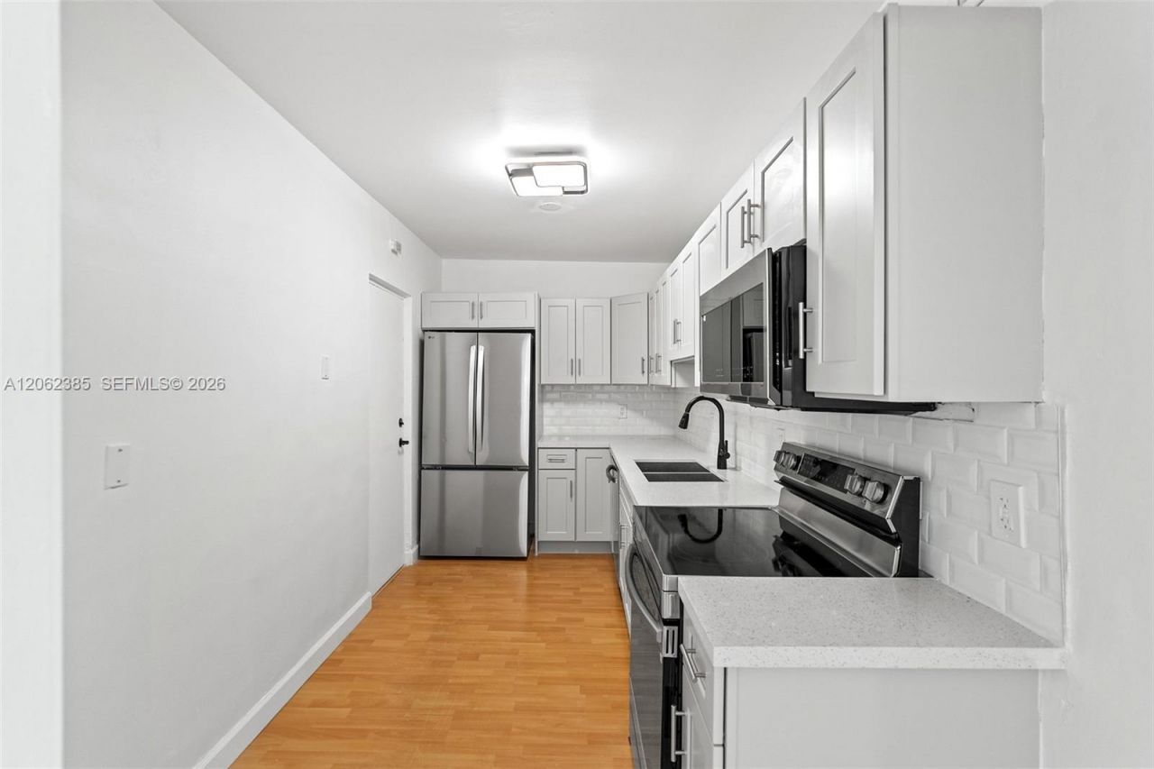 1880 S Treasure Dr , Unit 3D, North Bay Village, FL 33141 Photo