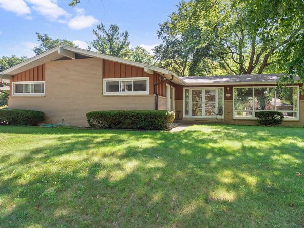 6684 N Atwahl Dr, Glendale, WI 53209