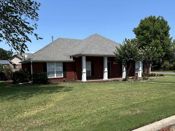2008 W 8th, Russellville, AR 72801