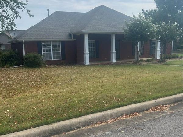 2008 8th , Russellville, AR 72801