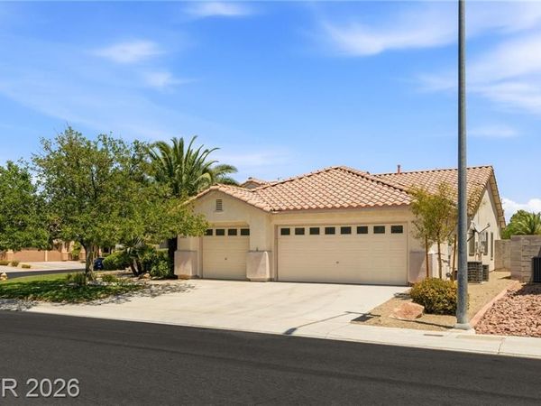 6302 Golden Rain Street, North Las Vegas, NV 89031