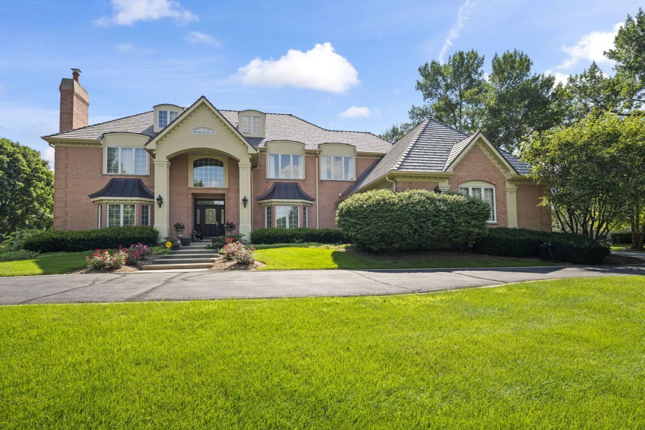30 New Abbey Drive , Inverness, IL 60010