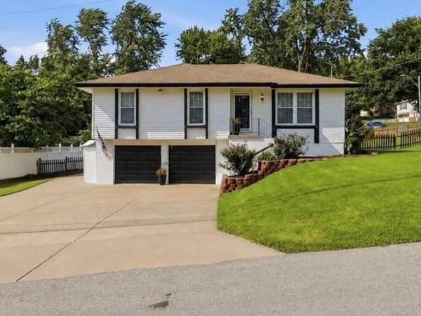 4744 NE 38th Street, Kansas City, MO 64117