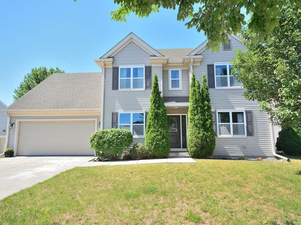 1525 Whitewater Dr, West Bend, WI 53095