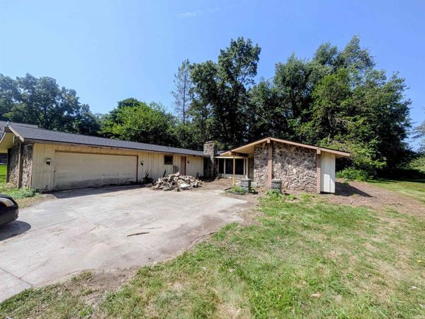 50745 Lincroft Drive, Granger, IN 46530