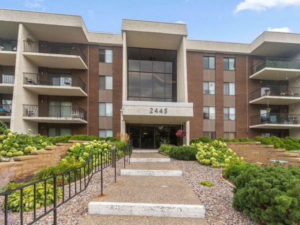 2445 Londin Lane E, Unit 202, Maplewood, MN 55119