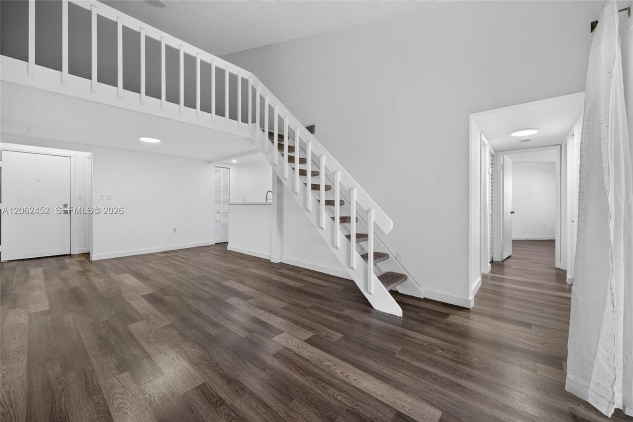 9429 Fontainebleau Blvd, Unit 201-33, Miami, FL 33172 Photo