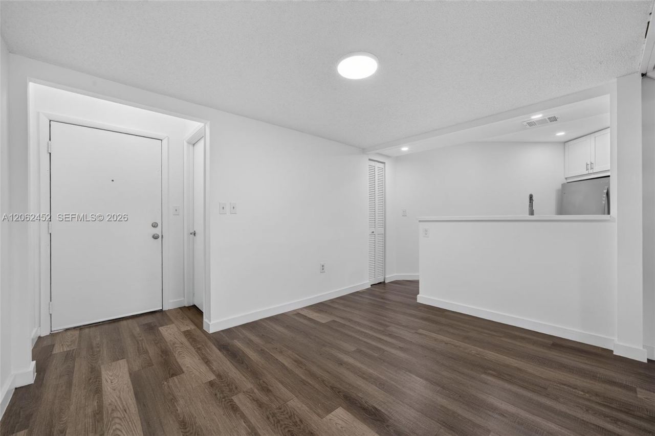 9429 Fontainebleau Blvd, Unit 201-33, Miami, FL 33172 Photo