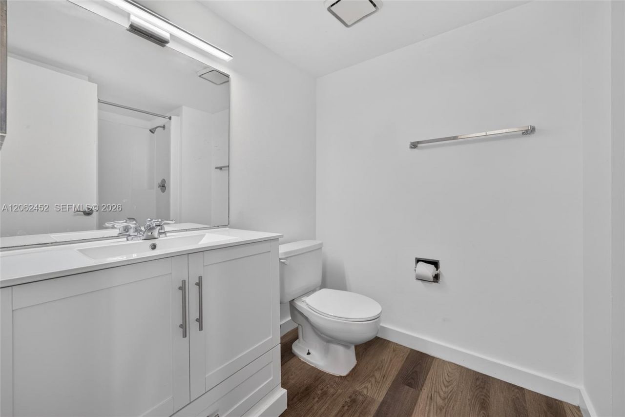 9429 Fontainebleau Blvd, Unit 201-33, Miami, FL 33172 Photo