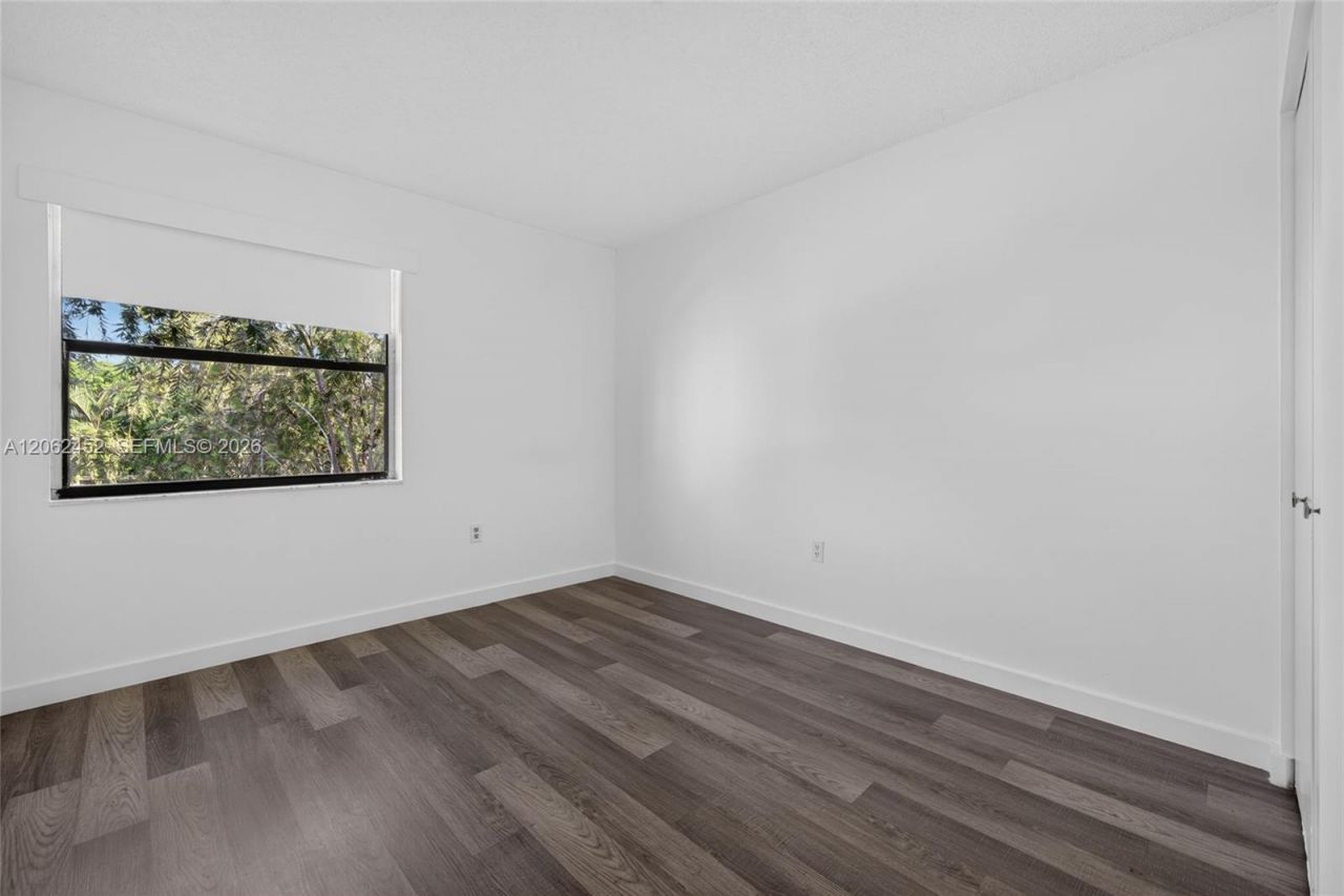9429 Fontainebleau Blvd, Unit 201-33, Miami, FL 33172 Photo