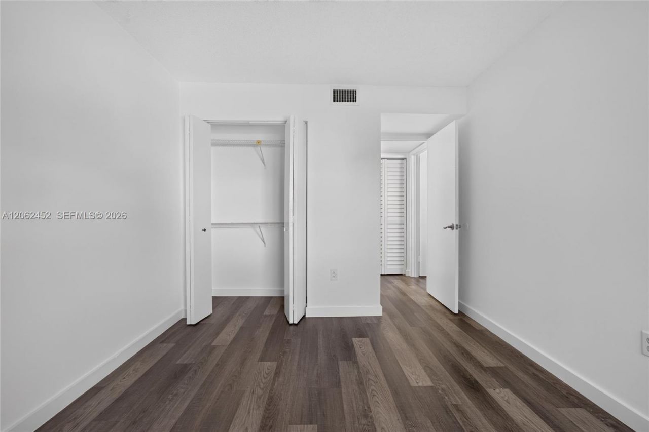 9429 Fontainebleau Blvd, Unit 201-33, Miami, FL 33172 Photo