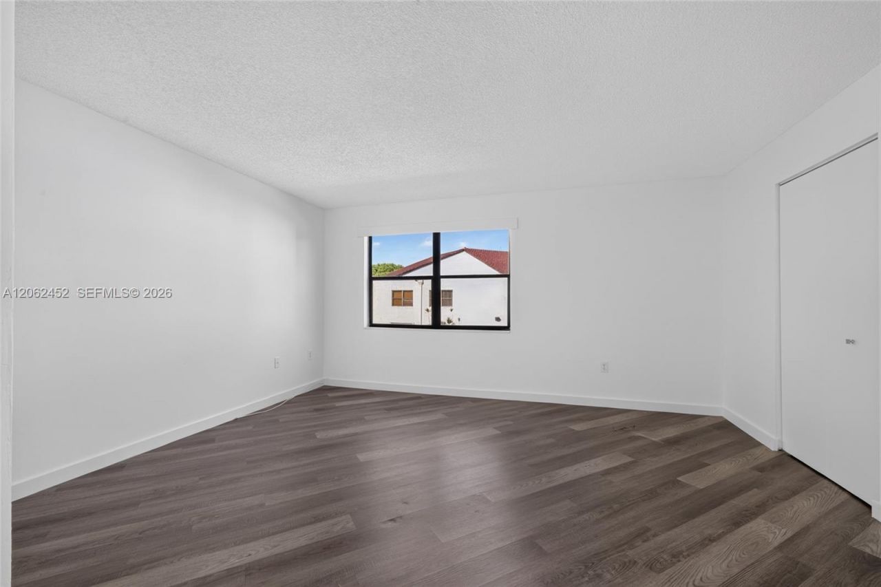 9429 Fontainebleau Blvd, Unit 201-33, Miami, FL 33172 Photo