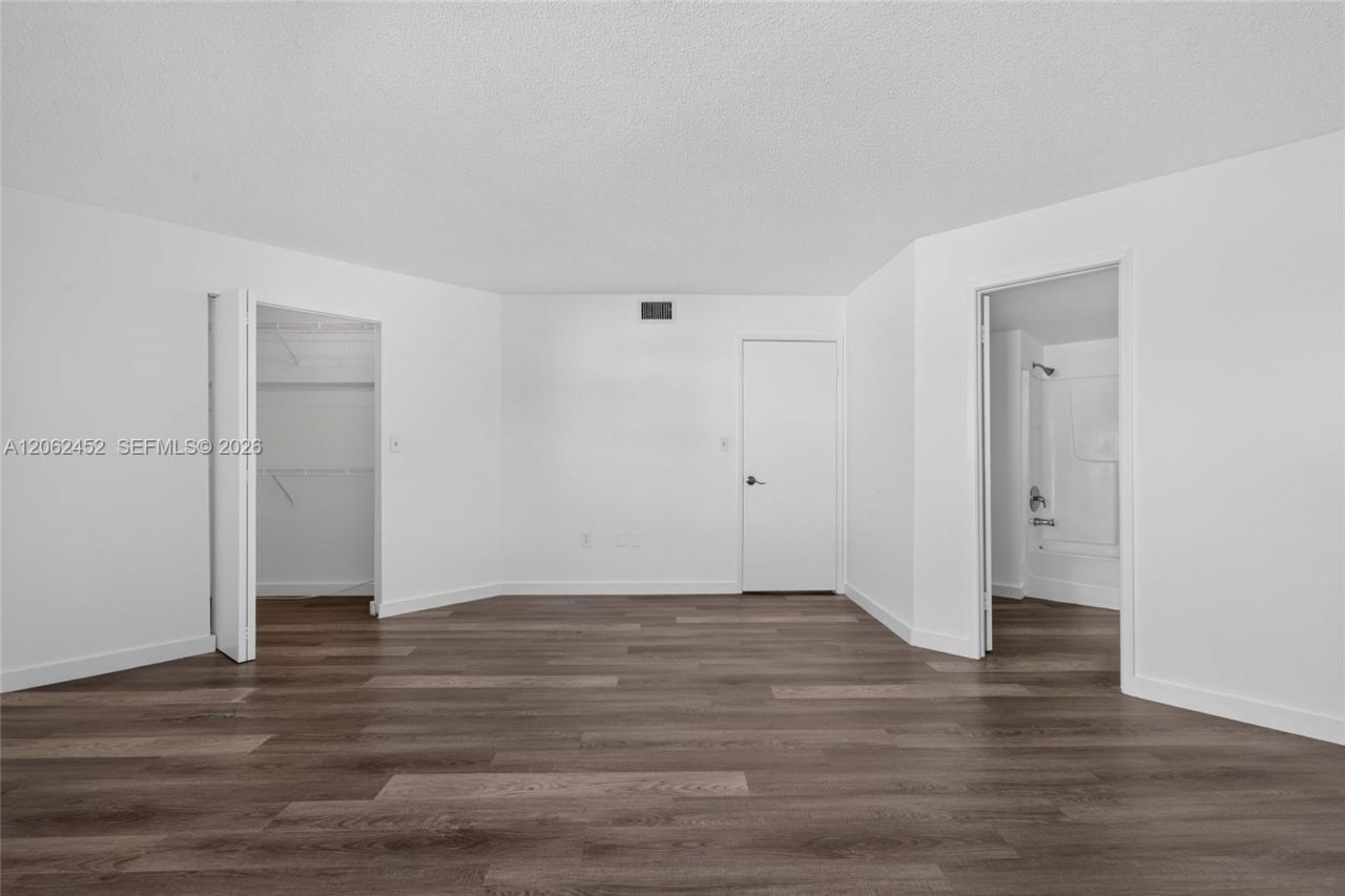 9429 Fontainebleau Blvd, Unit 201-33, Miami, FL 33172 Photo