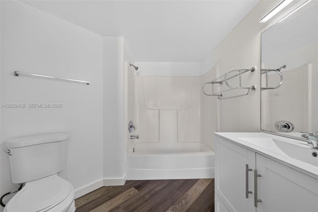 9429 Fontainebleau Blvd, Unit 201-33, Miami, FL 33172 Photo