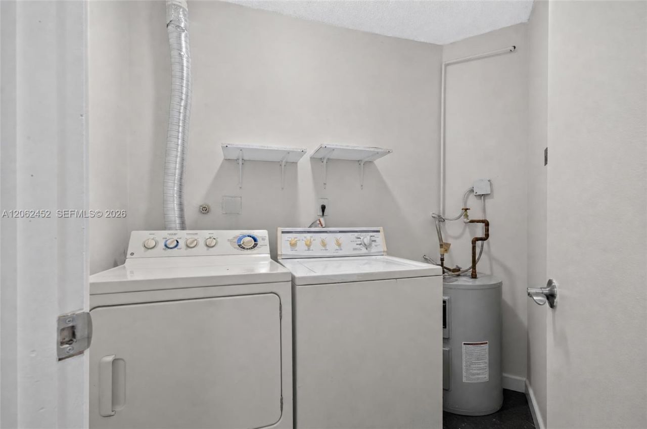 9429 Fontainebleau Blvd, Unit 201-33, Miami, FL 33172 Photo