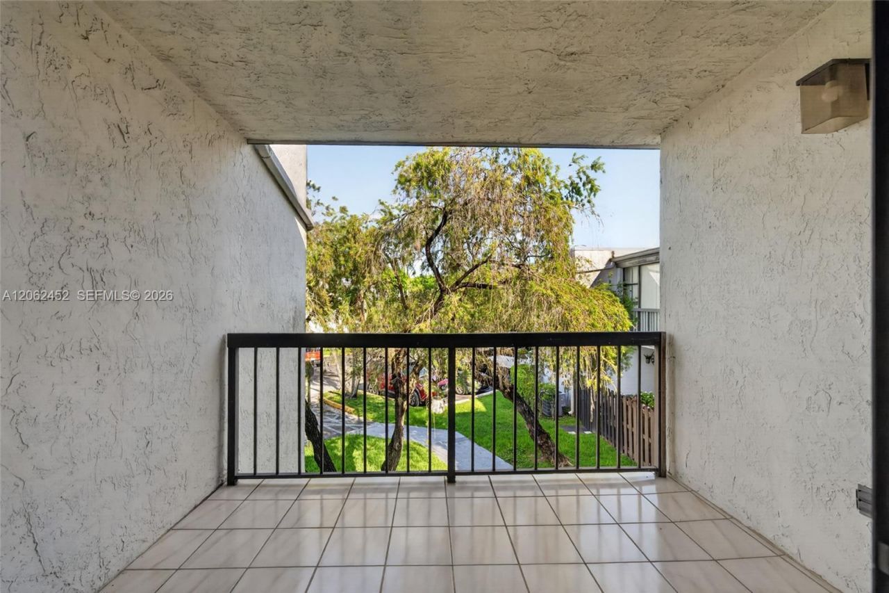 9429 Fontainebleau Blvd, Unit 201-33, Miami, FL 33172 Photo