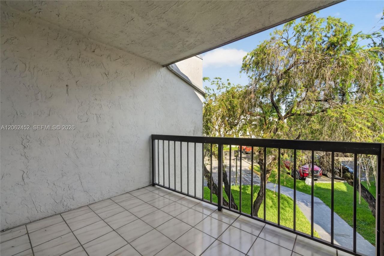 9429 Fontainebleau Blvd, Unit 201-33, Miami, FL 33172 Photo