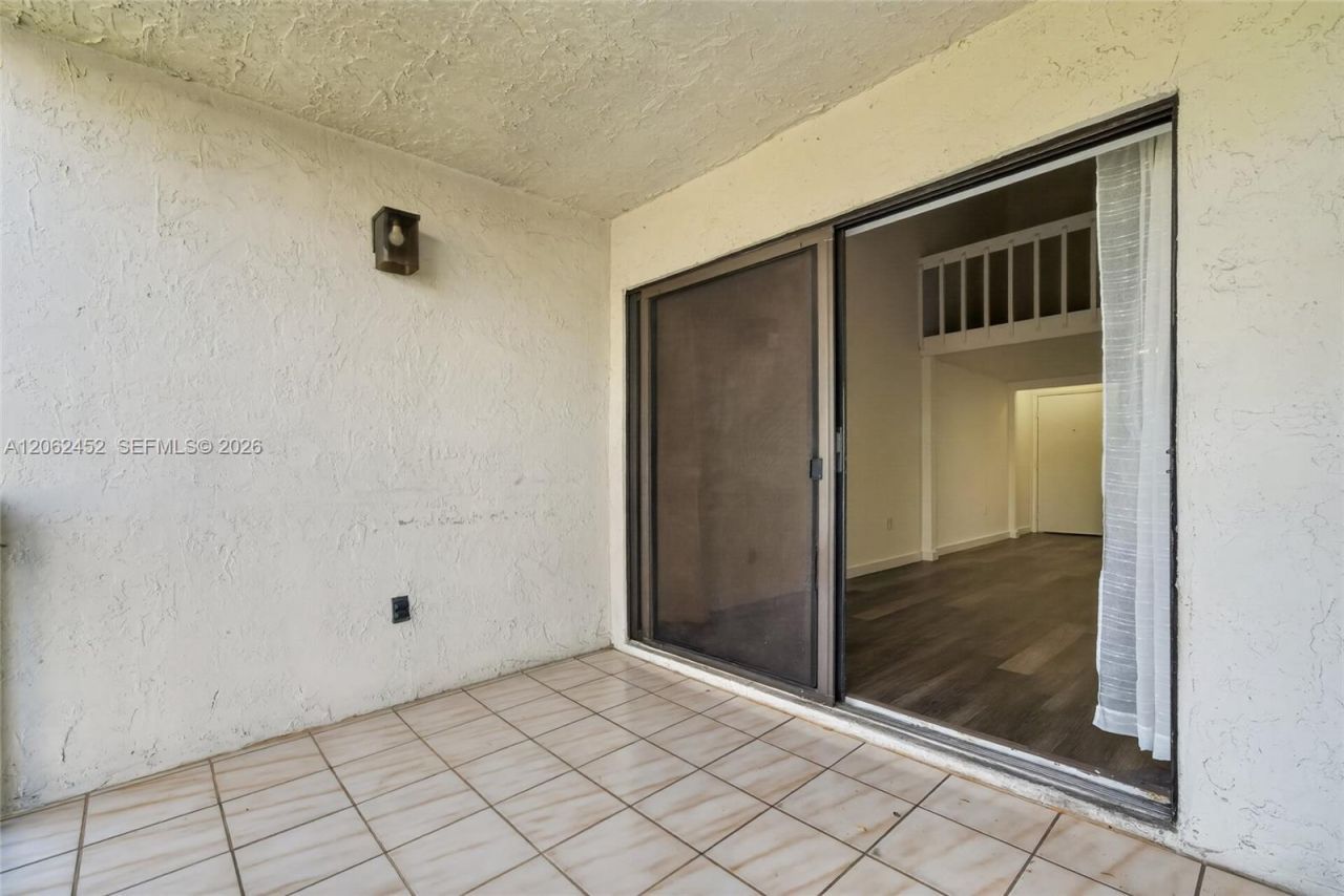 9429 Fontainebleau Blvd, Unit 201-33, Miami, FL 33172 Photo
