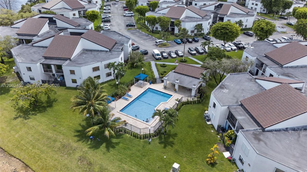 9429 Fontainebleau Blvd, Unit 201-33, Miami, FL 33172 Photo