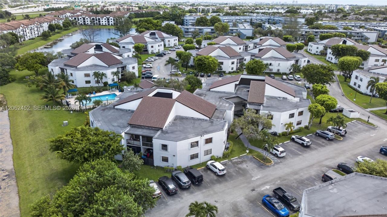 9429 Fontainebleau Blvd, Unit 201-33, Miami, FL 33172 Photo